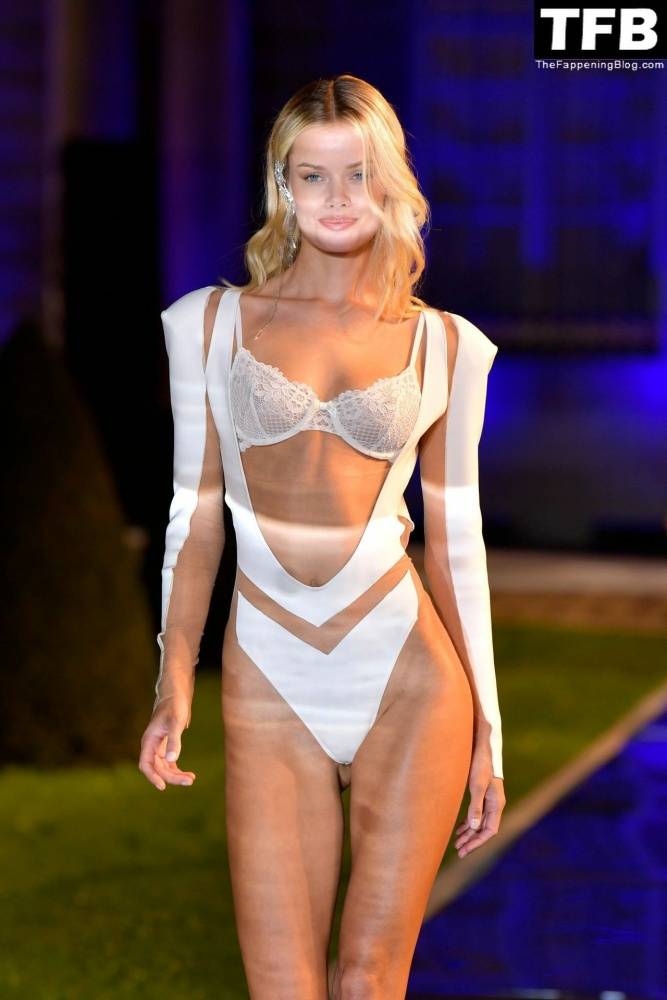 Frida Aasen Flaunts Her Nude Tits & Sexy Legs at the Etam Womenswear Show in Paris - #11