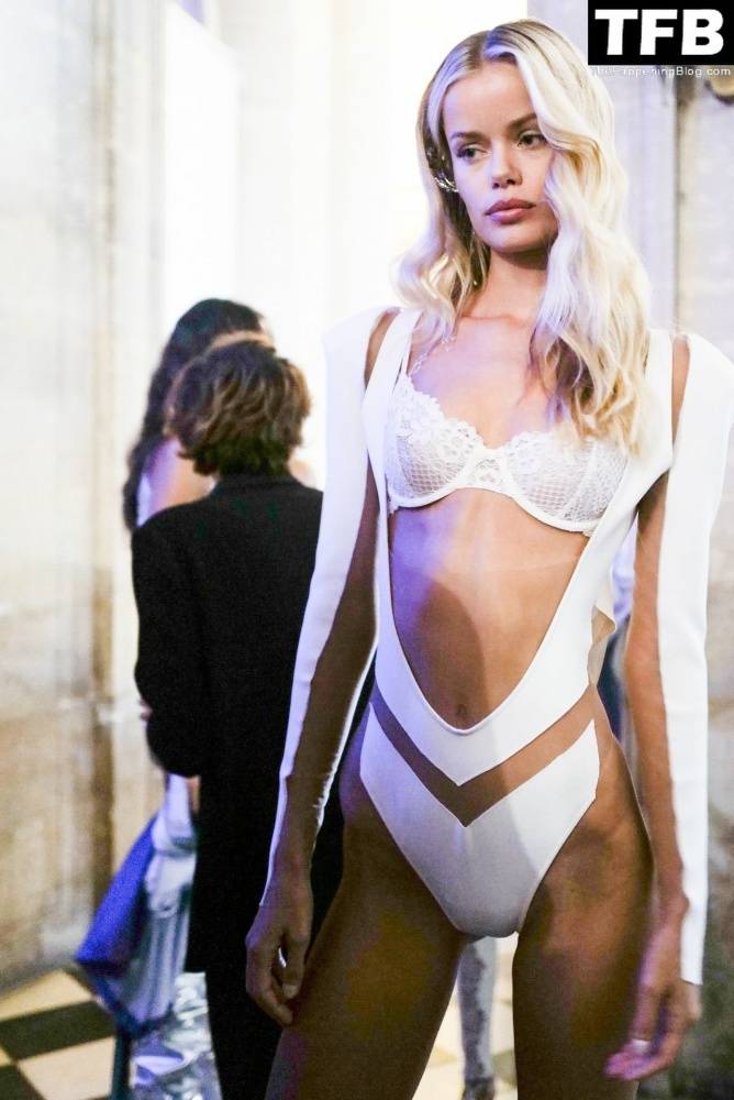 Frida Aasen Flaunts Her Nude Tits & Sexy Legs at the Etam Womenswear Show in Paris - #4