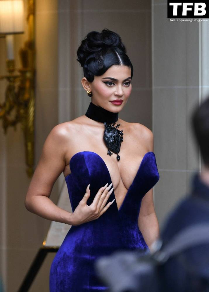 Busty Kylie Jenner Flaunts Her Deep Cleavage in Paris (54 Photos + Video) - #1