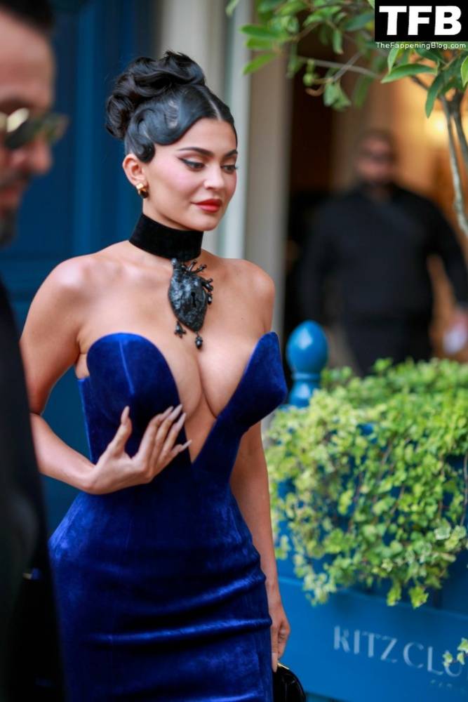 Busty Kylie Jenner Flaunts Her Deep Cleavage in Paris (54 Photos + Video) - #4