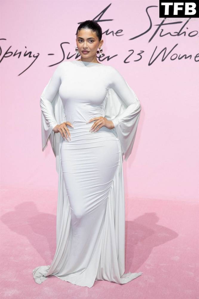 Kylie Jenner Flaunts Her Curves in a White Dress During Paris Fashion Week - #92