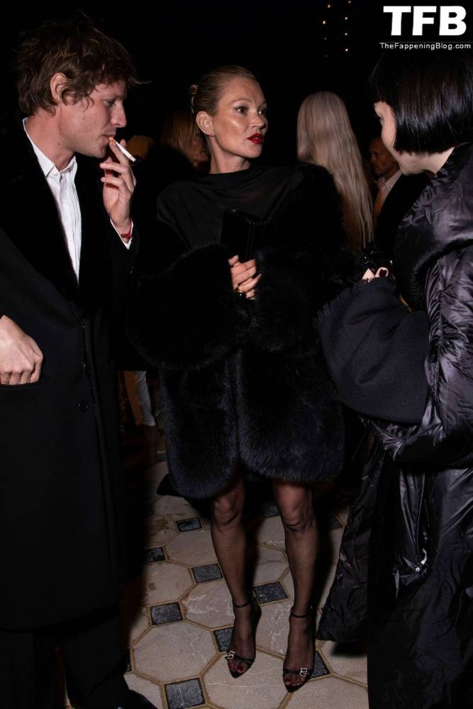 Kate Moss Flashes Her Nude Tits as She Arrives at the Saint Laurent Fashion Show in Paris - #45