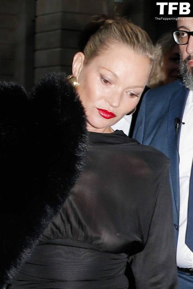 Kate Moss Flashes Her Nude Tits as She Arrives at the Saint Laurent Fashion Show in Paris - #3