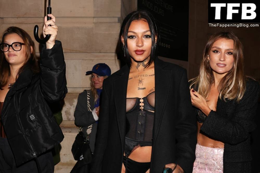 Ogee Flaunts Her Tits with Pasties While Leaving Etam Show in Paris - #11