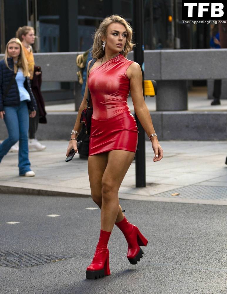 Tallia Storm Displays Her Sexy Legs at Eubank Jr vs. Benn Red Carpet Launch Party in London - #23