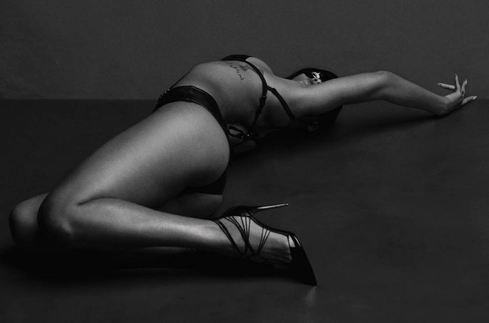 Rihanna Nude Modeling Photoshoot Set Leaked - #9
