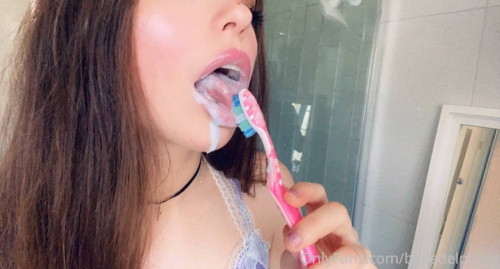 Belle Delphine Brushing Teeth Onlyfans Set Leaked - #7