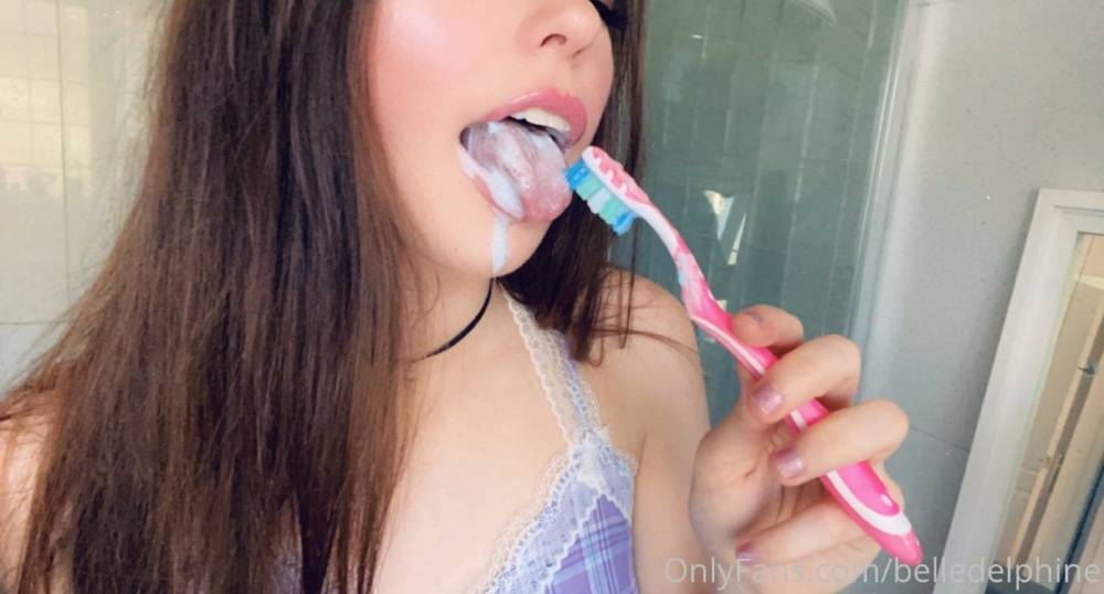 Belle Delphine Brushing Teeth Onlyfans Set Leaked - #9