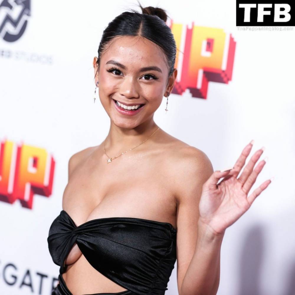 Ylona Garcia Shows Off Her Sexy Tits at the 1C1UP 1D Los Angeles Premiere - #4