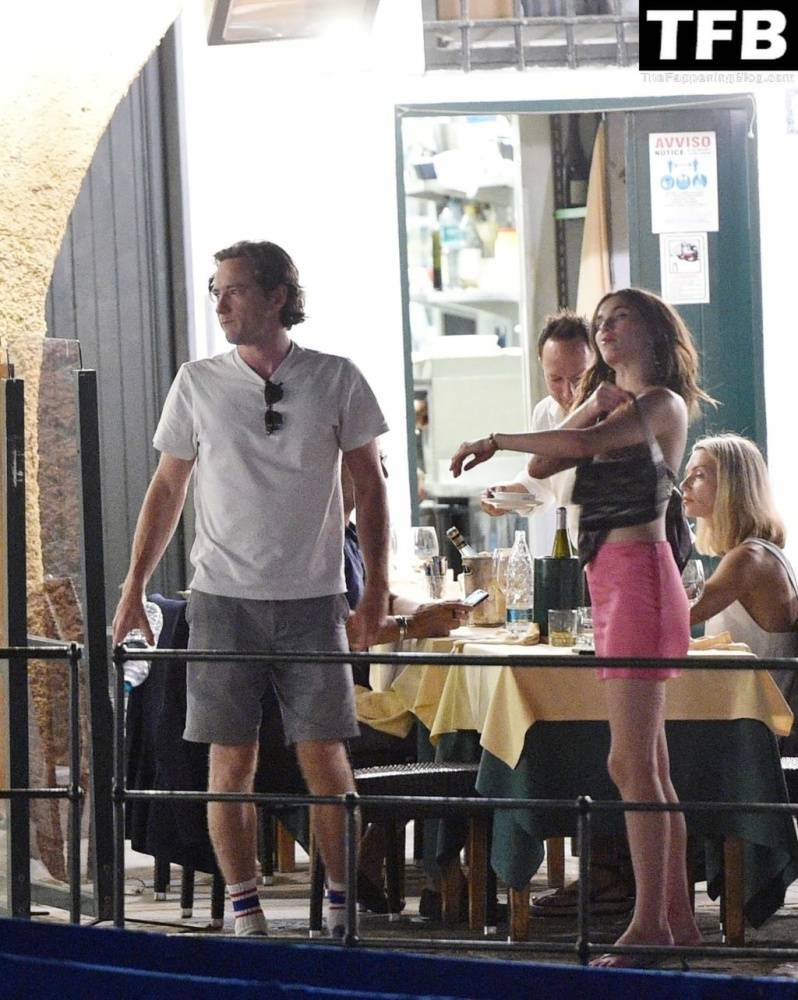 Rainey Qualley & Lewis Pullman Enjoy Their Vacations in Portofino - #5