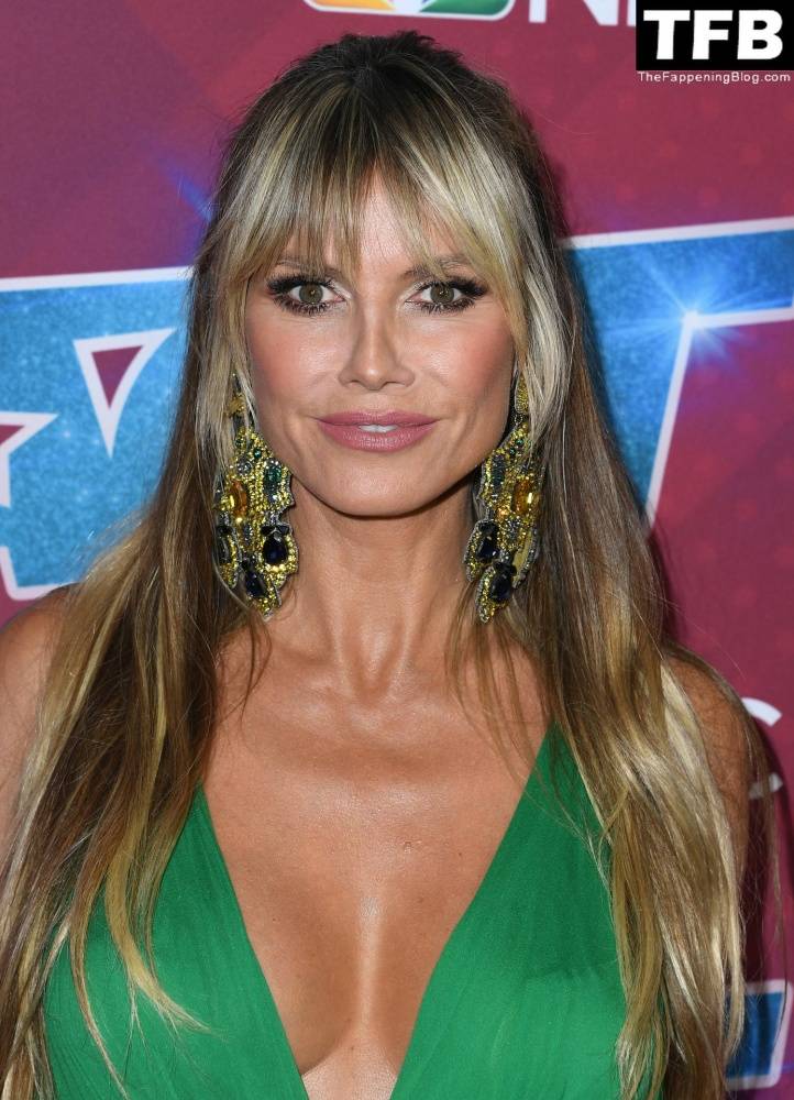 Heidi Klum Poses on the Red Carpet of the America 19s Got Talent Season 17 13 Live Show in Pasadena - #24