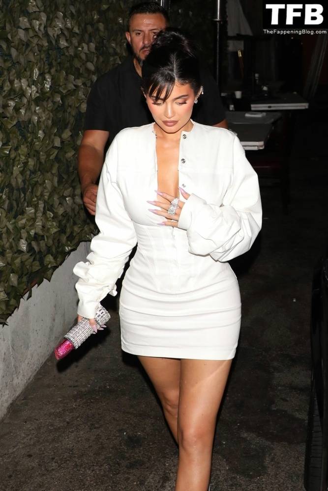 Kylie Jenner Showcases Her Svelte Figure in All-White - #40