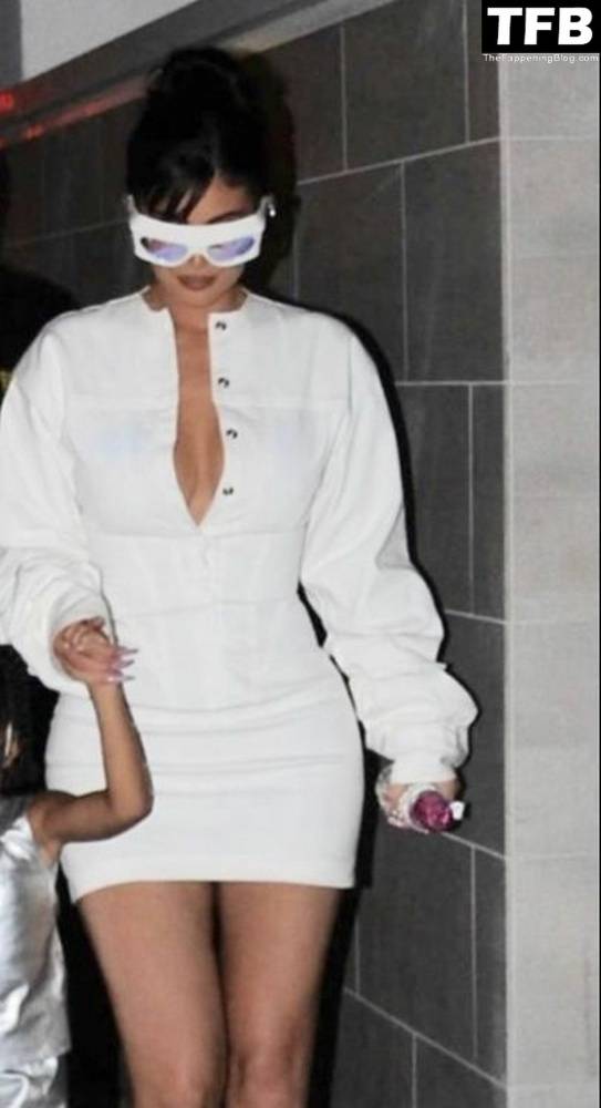 Kylie Jenner Showcases Her Svelte Figure in All-White - #19