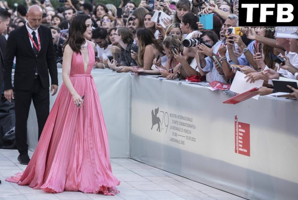 Ana de Armas Stuns on the Red Carpet at the 79th Venice International Film Festival - #8