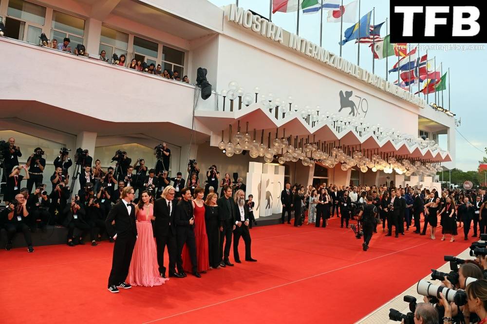 Ana de Armas Stuns on the Red Carpet at the 79th Venice International Film Festival - #32