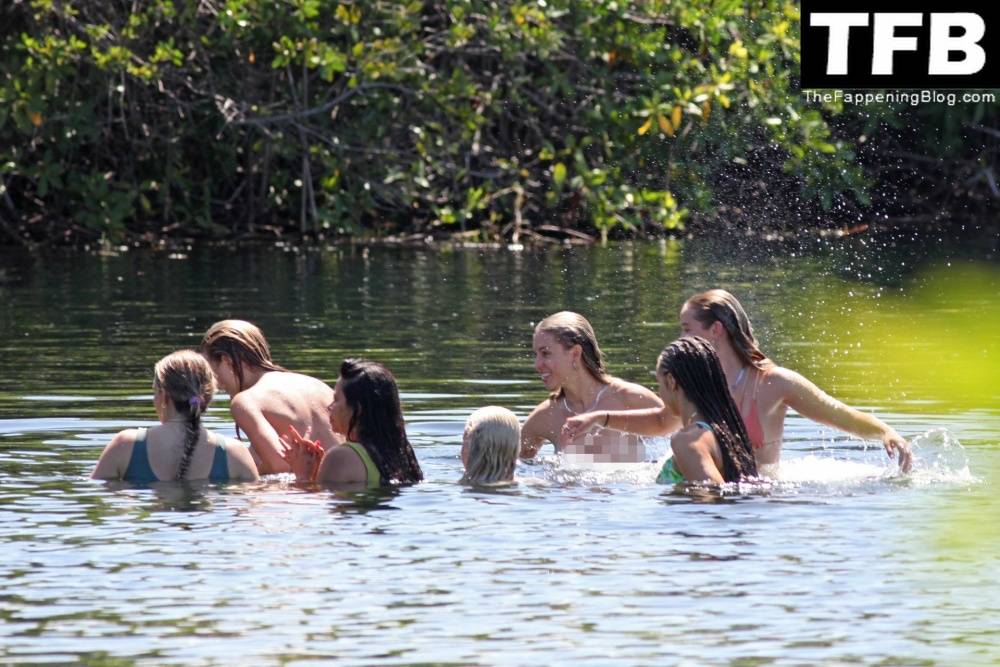 Salah Brooks, Charly Jordan, Emma Brooks, Olivia Ponton Pose Completely Naked in Mexico - #15