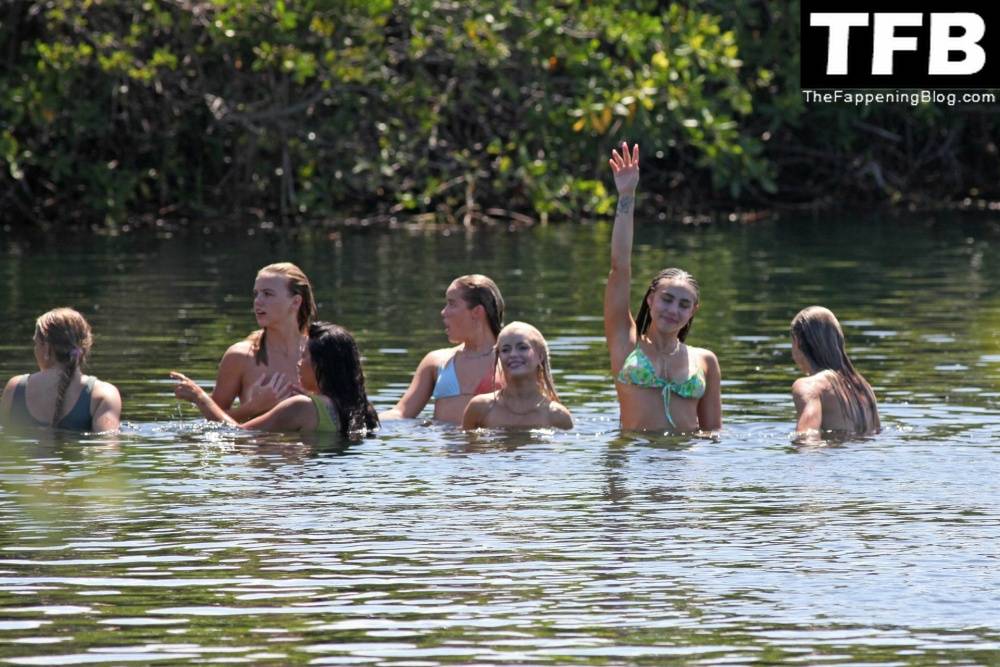 Salah Brooks, Charly Jordan, Emma Brooks, Olivia Ponton Pose Completely Naked in Mexico - #22