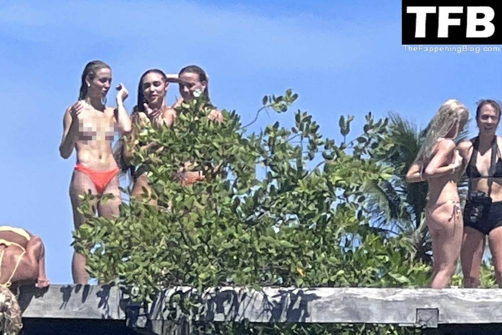 Salah Brooks, Charly Jordan, Emma Brooks, Olivia Ponton Pose Completely Naked in Mexico - #3