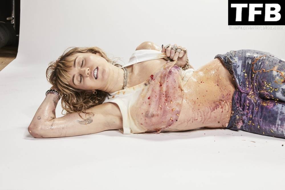 Miley Cyrus Nude & Sexy 13 1CShe Is Coming 1D Outtakes - #31