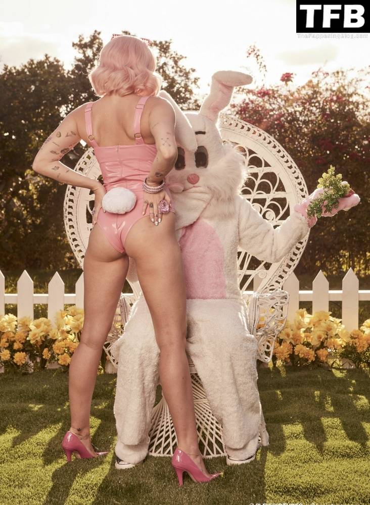 Miley Cyrus Nude & Sexy 13 Vogue Magazine Outtakes - #40