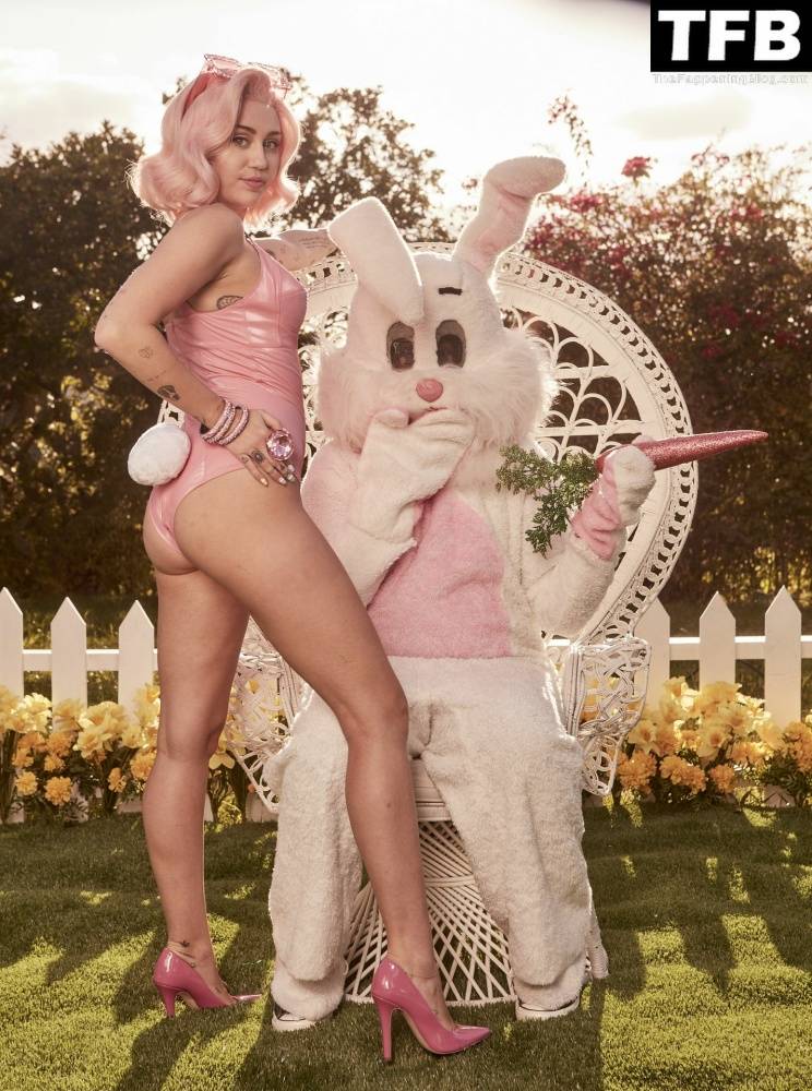 Miley Cyrus Nude & Sexy 13 Vogue Magazine Outtakes - #26
