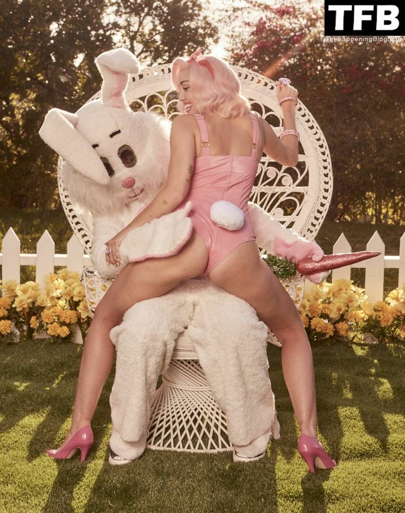 Miley Cyrus Nude & Sexy 13 Vogue Magazine Outtakes - #1