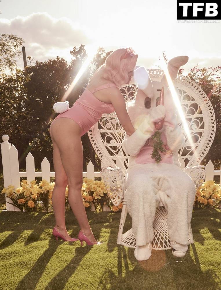 Miley Cyrus Nude & Sexy 13 Vogue Magazine Outtakes - #56