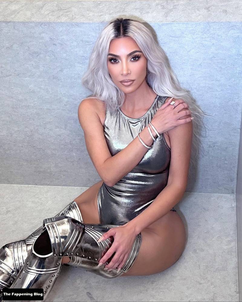 Kim Kardashian (28 Hot Photos) - #27
