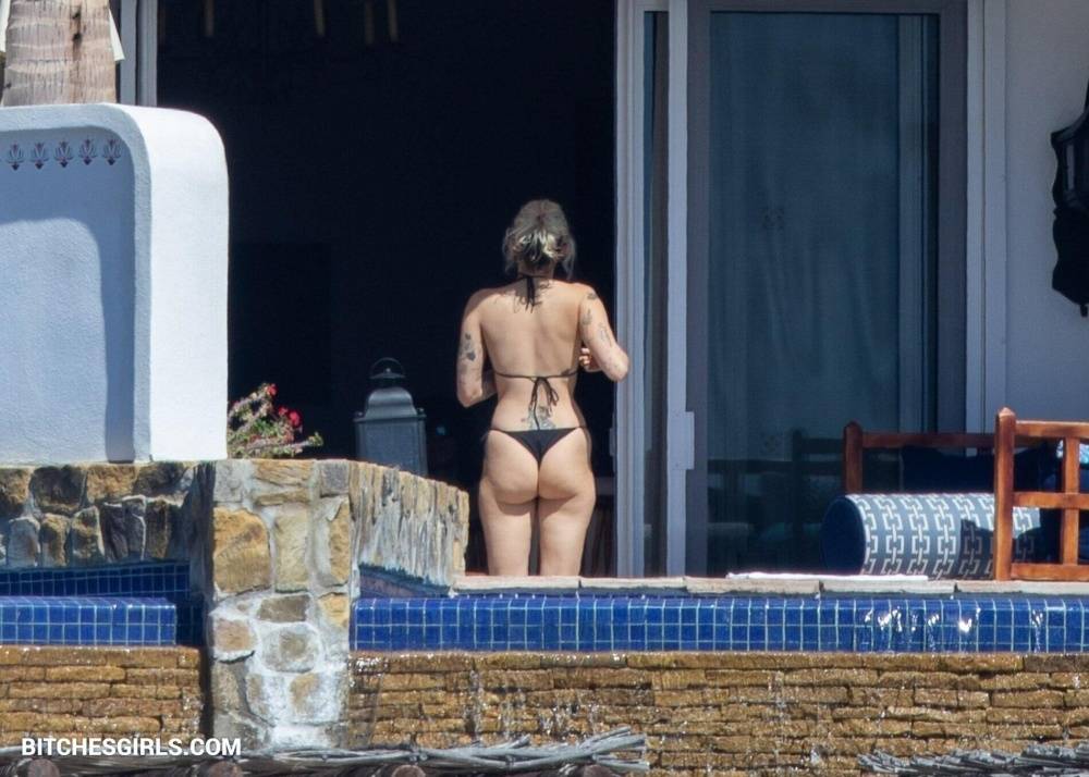 Miley Cyrus Nude Celebrity Tits Photos - #22