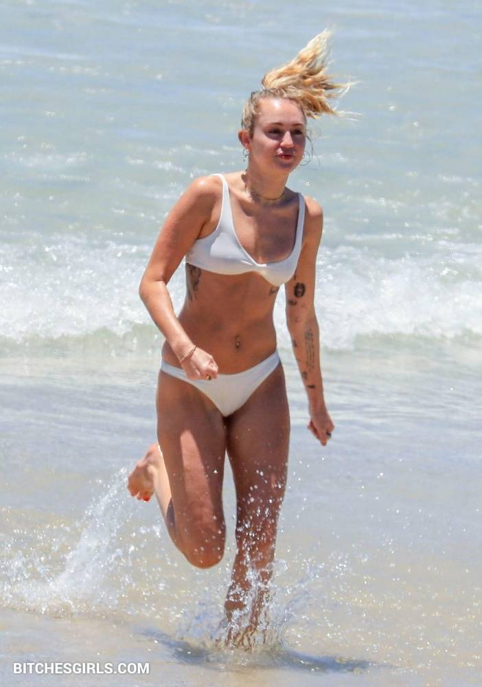 Miley Cyrus Nude Celebrity Tits Photos - #15