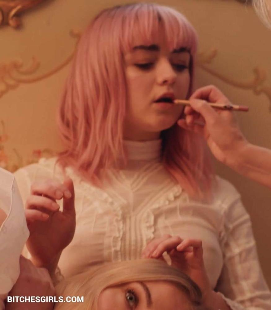 Maisie Williams Nude Teen - Nude Videos Teen - #8