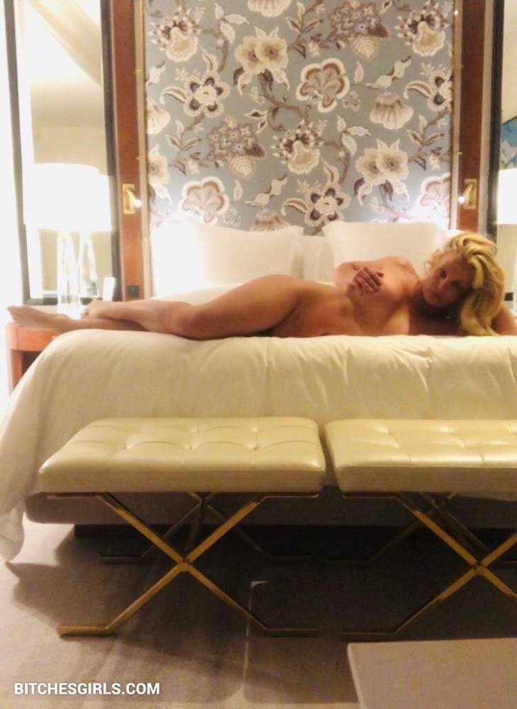 Britney Spears Nude Celebrity Leaked Tits Photos - #1