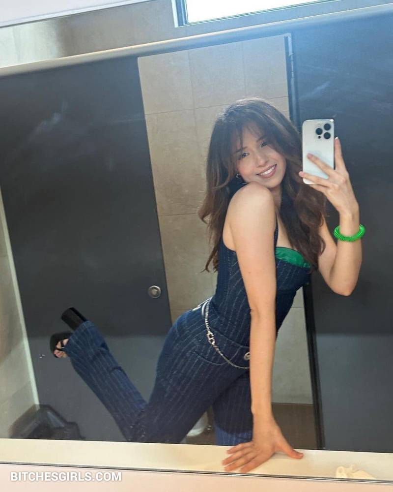 Pokimane Nude Twitch - Twitch Leaked Videos - #18