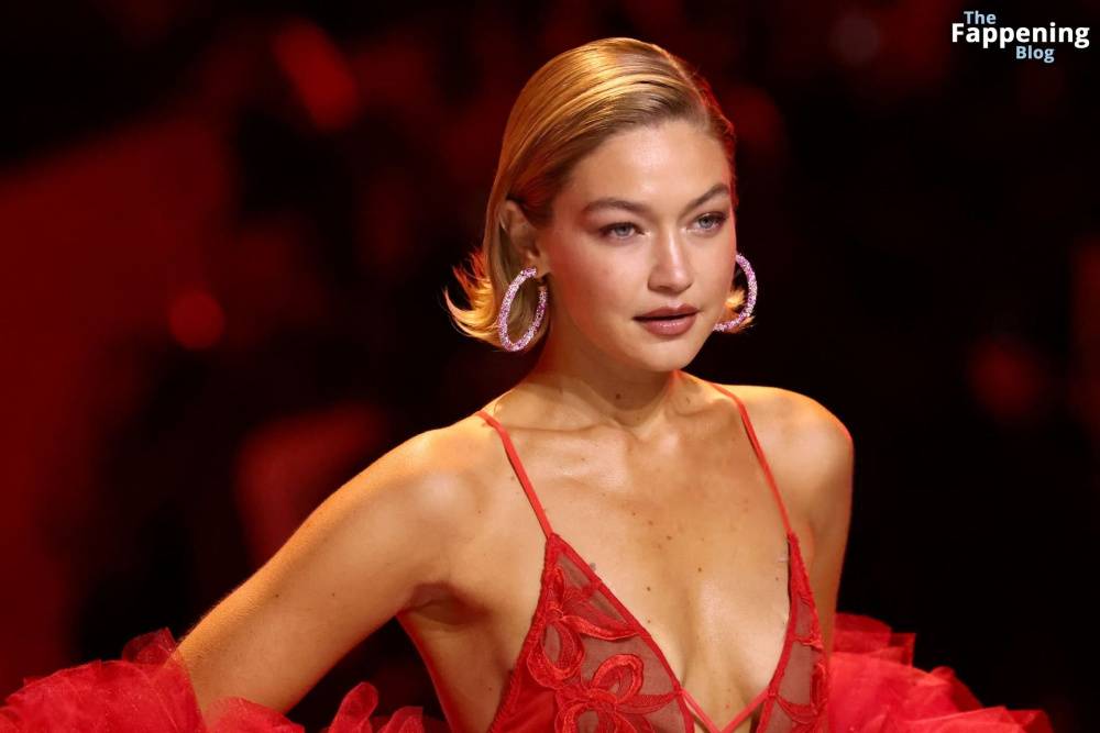 Gigi Hadid Displays Her Sexy Figure at the 2024 Victoria’s Secret Fashion Show (112 Photos) - #16