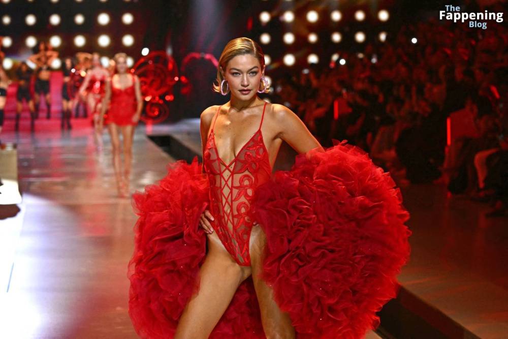 Gigi Hadid Displays Her Sexy Figure at the 2024 Victoria’s Secret Fashion Show (112 Photos) - #7