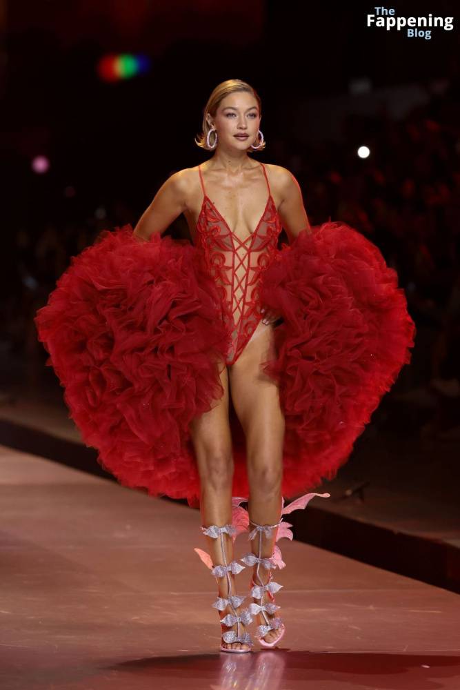 Gigi Hadid Displays Her Sexy Figure at the 2024 Victoria’s Secret Fashion Show (112 Photos) - #13