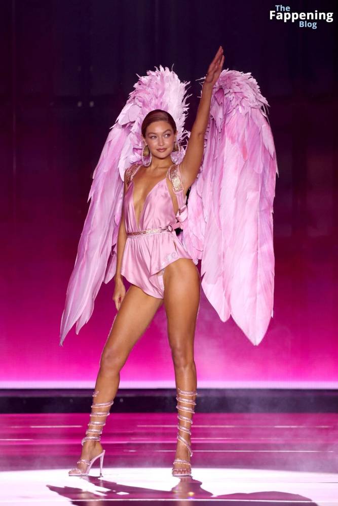 Gigi Hadid Displays Her Sexy Figure at the 2024 Victoria’s Secret Fashion Show (112 Photos) - #26