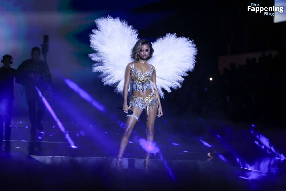 Tyla Looks Pretty at the 2024 Victoria’s Secret Show (91 Photos) - #24