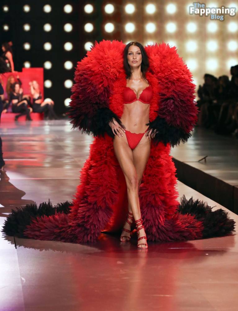 Bella Hadid Looks Stunning in Red at the 2024 Victoria’s Secret Show (63 Photos) - #6