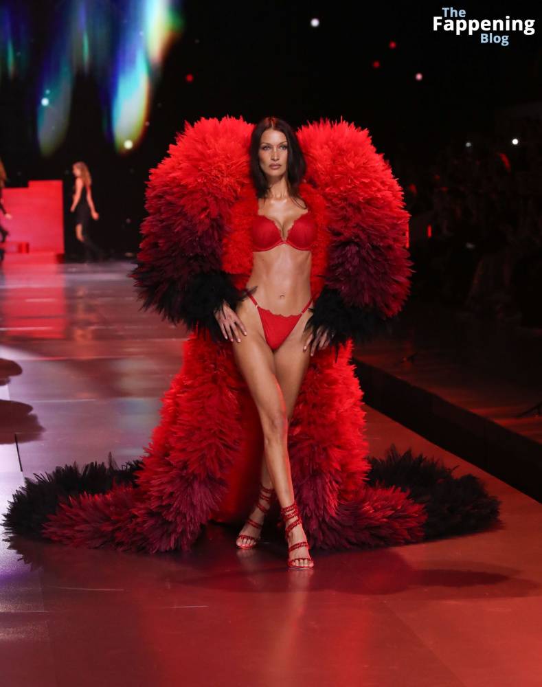 Bella Hadid Looks Stunning in Red at the 2024 Victoria’s Secret Show (63 Photos) - #14