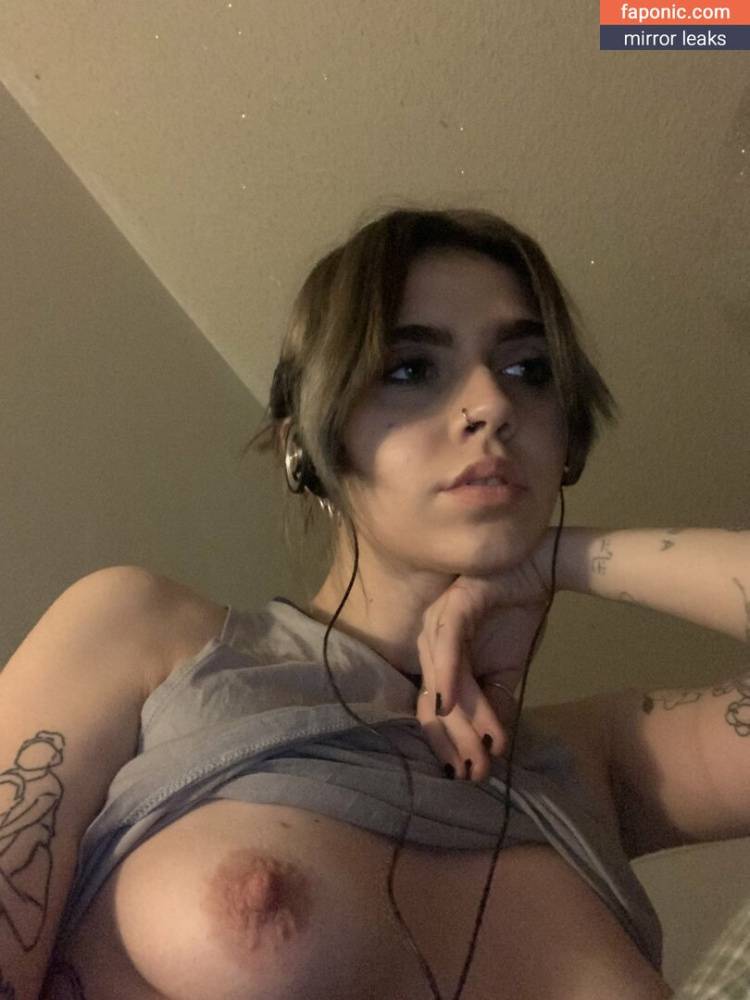 coolgirl2001 aka fandomgirl2001 aka wired_earbuds Nude Leaks OnlyFans - #3