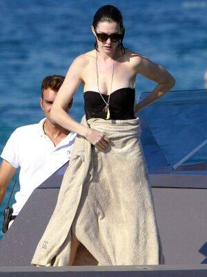 Anne Hathaway / ahathawaynews / annehathaway / heatherannie Nude Leaks - #13