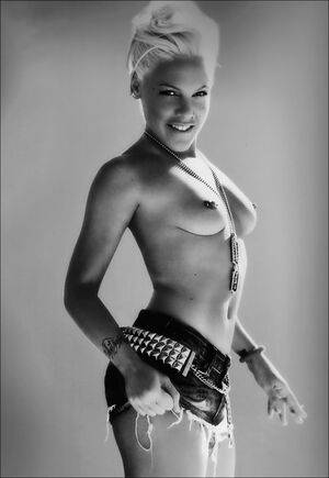 Alecia Beth Moore / Pink / pinksuicide Nude Leaks - #2