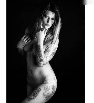 bella_vita88 / i.n.k.e.d_b.e.l.l.a / inked_bella88 Nude Leaks - #11