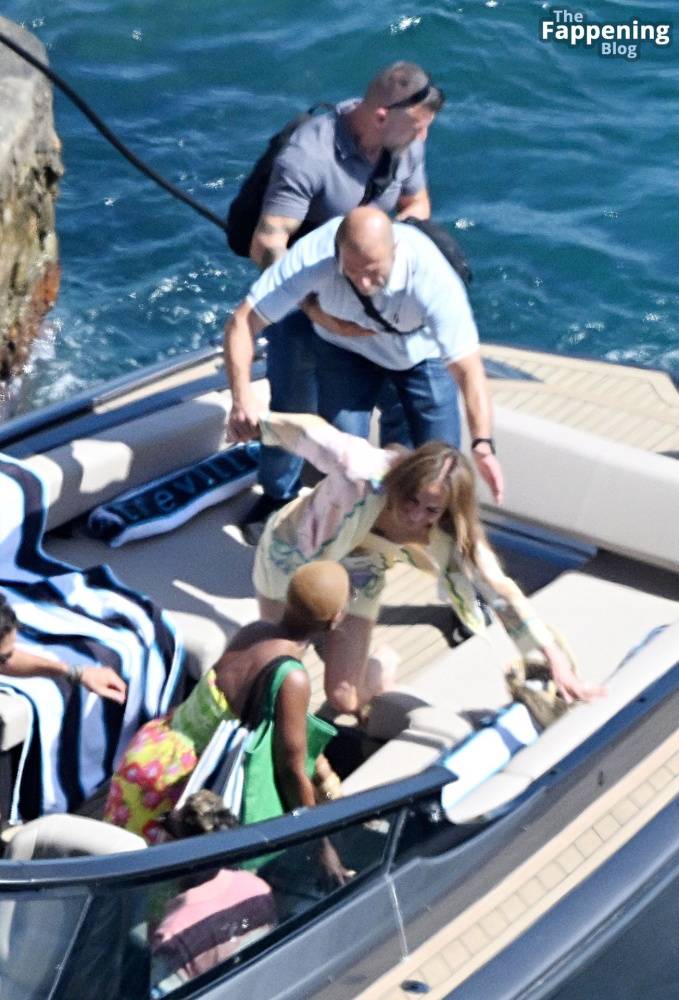 Jennifer Lopez Goes Braless During Her European Getaway in Sorrento (28 Photos) - #22