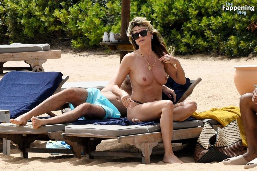 Heidi Klum Displays Her Nude Tits on the Beach in Sardinia (20 Photos) - #1