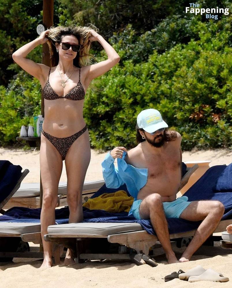 Heidi Klum Displays Her Nude Tits on the Beach in Sardinia (20 Photos) - #5