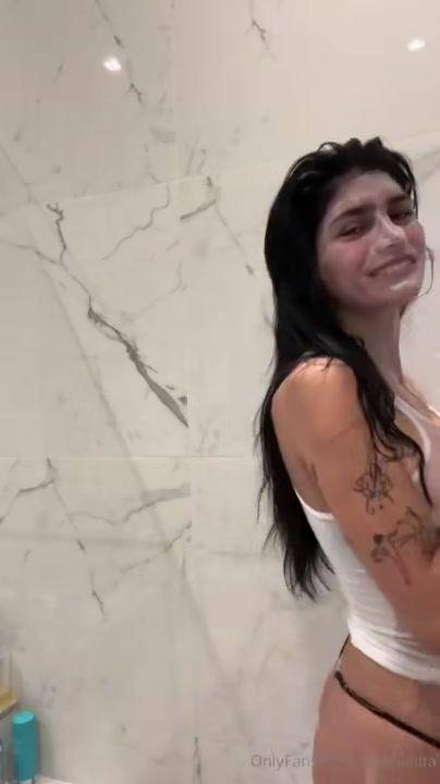 Mia Khalifa Nude Wet Tank Top OnlyFans Video Leaked - #20