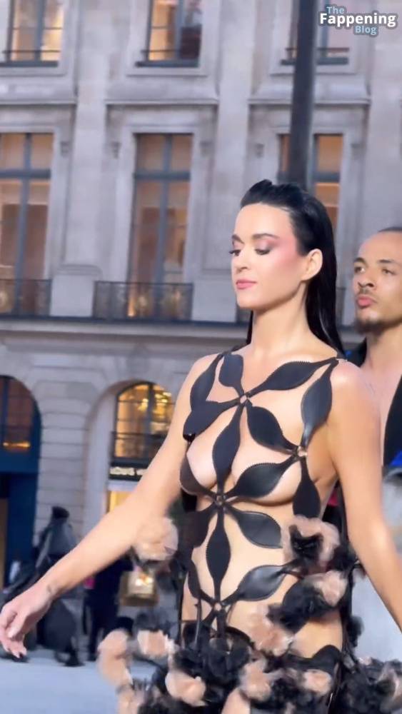 Katy Perry Displays Her Sexy Boobs at the Vogue World: Paris Fashion Show (50 Photos) - #8