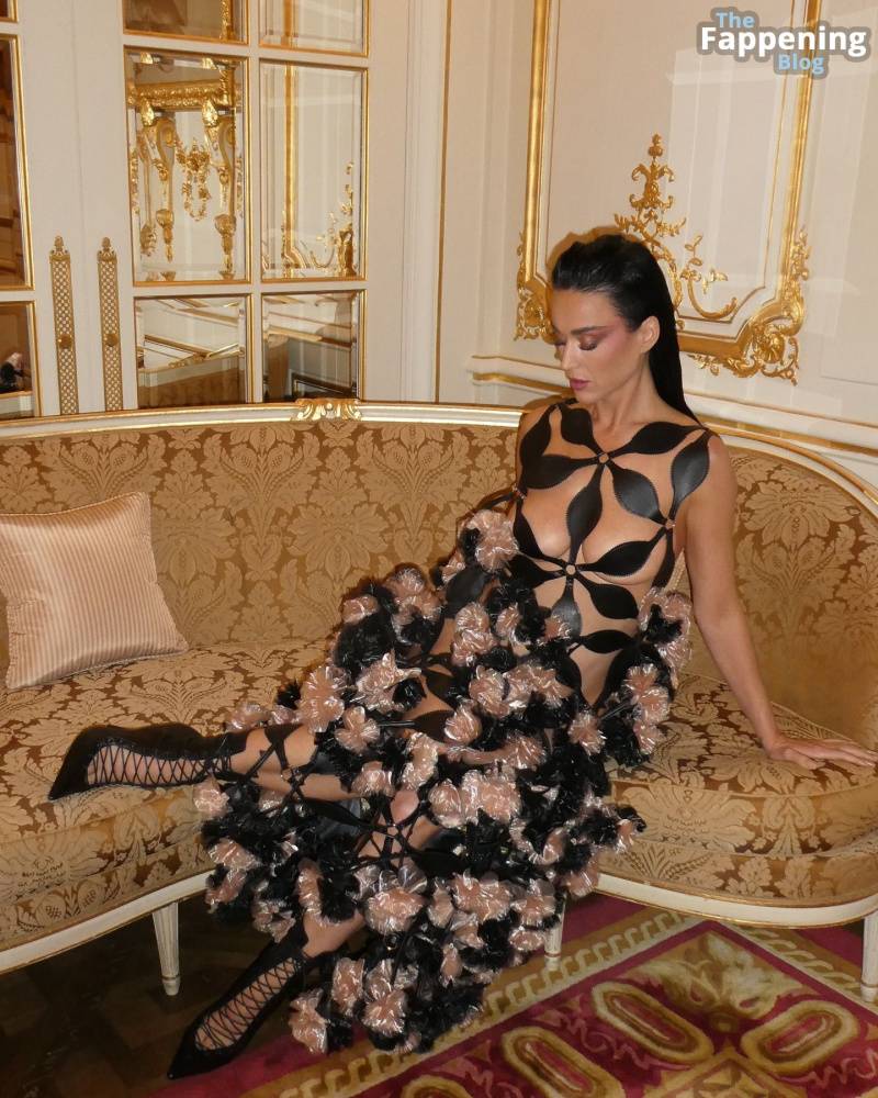 Katy Perry Displays Her Sexy Boobs at the Vogue World: Paris Fashion Show (50 Photos) - #12